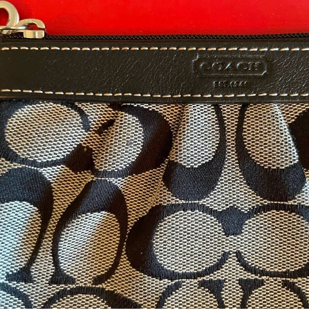 2 Coach signature C Wristlets Brown Black - Picture 13 of 13